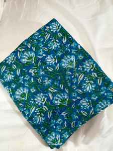 Tissu en coton imprimé à la main 100% avec des motifs indiens traditionnels Textile artisanal pour vêtements - Product Image 4