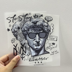 Nhãn Dán Nhựa Dẻo Mềm Vinyl Thiết Kế Ép Nhiệt Dtf Nhà Thiết Kế Bán Sỉ Từ Nhà Máy Nhãn Dán Chuyển Mạch Dtf Cho Áo Phông - Product Image 1