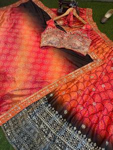 Lehenga de seda pura de diseñador con trabajo de secuencia de bordado elegante Lehenga Choli de estilo pakistaní para damas de honor, choli de boda - Product Image 5