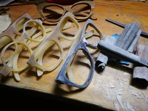 Montura de Gafas de Sol Clásica Hecha a Mano, Ecológica, de Cuerno de Búfalo/Vaca 100% Natural, de la Mejor Calidad, en Varios Colores Naturales - Product Image 6