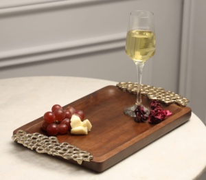 Plateau de service en laiton de luxe avec poignées de feuilles ornées Plateau de collations et de boissons en métal décoratif pour les repas à la maison et les cadeaux - Product Image 4