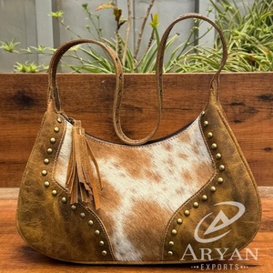 กระเป๋าหนังวัวขนาดใหญ่ทันสมัยของผู้หญิง, สินค้ามาใหม่กระเป๋าสะพายไหล่หนังแท้ลายพระจันทร์ครึ่งเสี้ยวกระดุมทองเหลืองโบราณ - Product Image 1