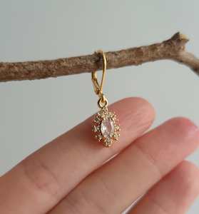 Boucles d'oreilles créoles Huggie en argent sterling 925 plaqué or avec zircon blanc, style vintage, cadeau d'anniversaire pour femme - Product Image 1