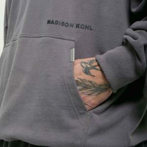 Sudadera con capucha OTH de gran tamaño con núcleo personalizado, ropa de calle de lana de algodón pesado gris, capucha de doble forro de ajuste relajado, ropa moderna de lujo - Product Image 4