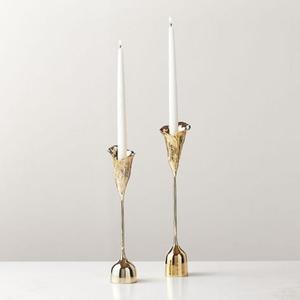 Bougeoir en laiton d'inspiration Régence avec des détails élégants et un charme vintage sophistiqué pour la décoration de la maison ou de l'événement - Product Image 5