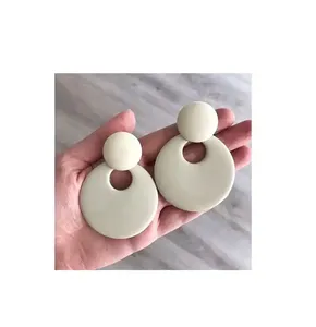 Pendientes colgantes de resina para mujer de la mejor calidad, accesorio de moda hecho a mano con detalles de latón personalizados - Product Image 3