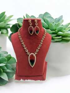 Mariage de luxe pour femmes Kundan ensemble de mariée Moissanite et collier en pierre de cristal avec placage à l'or bijoux de mode fantaisie - Product Image 6