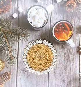 Dessous de verre en rotin naturel fabriqué à la main avec coquilles pour la cuisine, la décoration intérieure, la vaisselle du Vietnam fabriquée par DHT Handicraft - Product Image 3