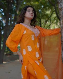 Ensemble de costume en coton imprimé à la main Tara Marigold Glow Khari avec dupatta en organza au meilleur prix - Product Image 5