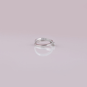 Anillo de compromiso de plata esterlina con diamantes cultivados en laboratorio de corte de pera Piedras de acento de estilo clásico Anillo de diamantes cultivados en laboratorio - Product Image 4