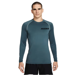 Rashguard haut de gamme en polyester/nylon pour les surfeurs et les nageurs sérieux, manches longues, séchage rapide, confort et flexibilité inégalés - Product Image 6