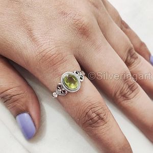 Bague pour femme en pierre précieuse péridot naturelle, pierre de naissance d'août, petite bague bohème, bijoux faits à la main pour Noël, bague en argent sterling 925 - Product Image 5