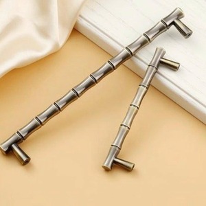 Manija moleteada de latón, tirador y perillas para puerta de armario sólido - Product Image 4