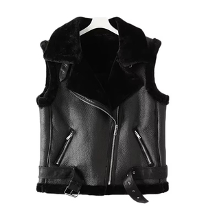 Veste en cuir véritable pour femme en gros, col en fourrure, vestes tendance pour femmes, conception OEM avec fermeture éclair, veste en peau de mouton à taille cintrée - Product Image 1