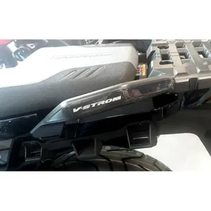 2 adesivi 3D per moto, protezioni per maniglie passeggero, compatibili con Suzuki V-Strom 1050 - Product Image 1
