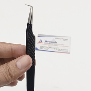 Pinzas para Pestañas Profesionales de Acero Inoxidable con Recubrimiento Negro Brillante de 90 Grados, Logotipo Personalizado, Sostenibles - Product Image 1