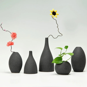 Qualité assurée Design moderne porte-plante en verre Vase métal de qualité supérieure fabriqué finition boue noire décor de bureau à domicile directement exporté - Product Image 2