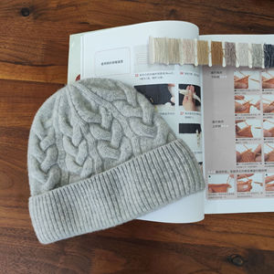 Gorro de Punto Moderno Personalizado, Cálido, Suave y Acogedor, Forrado de Felpa, Ajustable, Elegante, para Clima Frío, Playa - Product Image 4