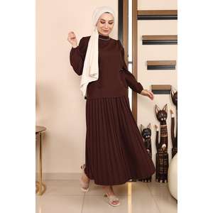 Conjunto de Dos Piezas con Falda Plisada Informal, Top Largo y Pantalones Cortos a Media Pierna, Disponible en Tallas XXS a 3XL - Product Image 4