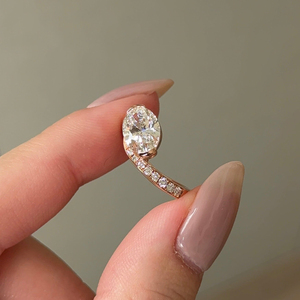 Anillo de Compromiso de Oro Sólido de 14K con Diamante Cultivado en Laboratorio de Corte Brillante Redondo de 1.5CT, Chapado en Oro, Diseño Curvo, para Regalo de Boda - Product Image 4