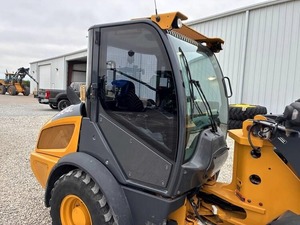 2021 Kubota Motor Cargador frontal 204L Rueda Tracción Eaton Cilindro hidráulico Eaton Gear 4x4 1 año de garantía - Product Image 3