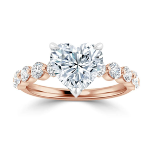 Anillo de Compromiso de Lujo con Moissanita de Corte Corazón de 2.50 Quilates en Oro Rosa con Engaste de Garras para Mujer - Product Image 1