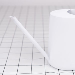 Arrosoir en métal de jardin efficace conçu pour les besoins d'arrosage quotidiens offrant une construction robuste et un débit d'eau contrôlé - Product Image 2