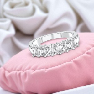 Juego de puntas de diamante con forma de Esmeralda cultivada en laboratorio de calidad FG/VS de 1,50 quilates, banda de boda de media eternidad hecha en plata de ley para mujer - Product Image 4