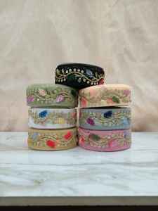 Fournisseur de tissu en dentelle brodée à motifs personnalisés, tissu en dentelle brodée florale pour robes traditionnelles - Product Image 4