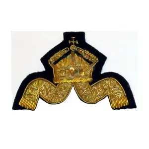 OEM Golden Crown Bullion ricamo distintivo personalizzato fatto a mano King Crown Badge Patch accessorio per abbigliamento corona Patch Crest Badge