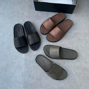Sandales pour hommes de haute couture à brides croisées avec des brides en PVC et des semelles en PU - Product Image 2