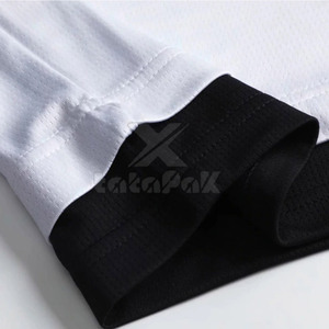 Ensemble de maillot de basket-ball léger avec uniforme de basket-ball évacuant l'humidité personnalisable pour les équipes - Product Image 5