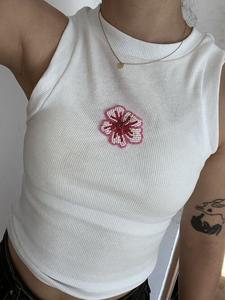 Porte-clés brodé en forme de cœur avec perles, rouge et blanc, breloque pour sac à main, anneau fait à la main, cadeau de la Saint-Valentin, accessoire mignon, écologique et durable - Product Image 3