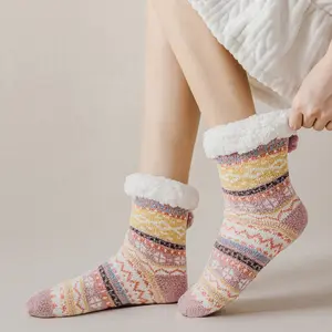 Chaussettes de sol personnalisées 2023 hiver femmes animaux avec pantoufles non floues chaussettes de cabine pour les vacances à la maison de Noël