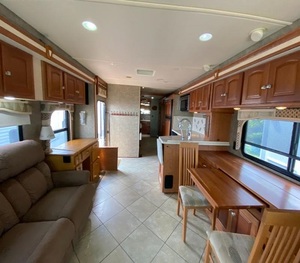 COMPRE un Winnebago A-d-v-e-n-t-u-r-e-r 37F usado del 2014, listo para vender - Product Image 4