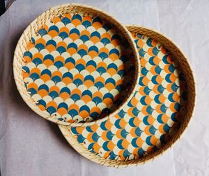 Plateaux de canne faits à la main sur mesure avec des bases de motifs en résine marbre, idéaux pour les cadeaux et adaptés aux magasins à domicile - Product Image 2