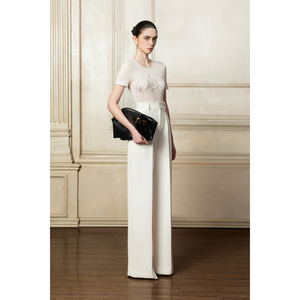 Los pantalones de pierna ancha en tela tejida de rayón Spandex ofrecen un ajuste lujoso con un diseño plisado favorecedor para una elegancia refinada - Product Image 3