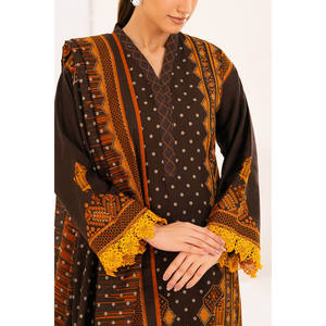 ชุดเดรสปากีสถานแบบ 3 ชิ้น รุ่น WNS-52025 ผ้าฝ้ายพิมพ์ลาย Khaddar สำหรับเทศกาล พร้อมผ้าคลุมไหล่ Dupatta ชุดสำหรับงานเฉลิมฉลองแบบอินเดีย - Product Image 5