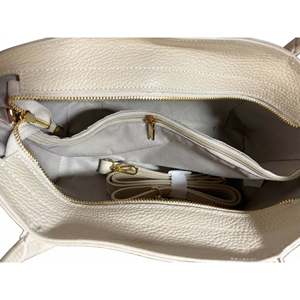 Borsa Strutturata in Vera Pelle Dollaro Made in Italy - Stile Femminile Impermeabile con Decorazione a Catena - Product Image 5