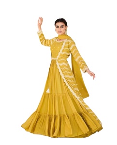 ชุดราตรีผ้าไหมแบบตะวันตก - Product Image 1