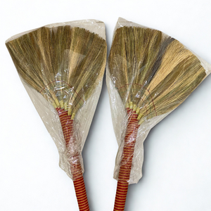 Balai d'herbe douce naturelle de haute qualité avec outil de nettoyage et de balayage à manche en bois directement du Vietnam - Product Image 4