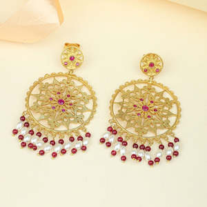 Boucles d'oreilles chandelier Anokhi Fashion Mehrab Pearl Chandbali en ton or - Product Image 1