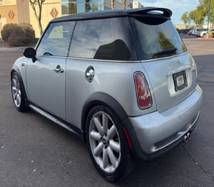 VOITURES D'OCCASION EN BON ÉTAT Mini Cooper S 2002 Légère, Antidérapante, Électrique/Alimentation DC & AC, Garantie 3 Ans, Fabriquée aux États-Unis - Product Image 1