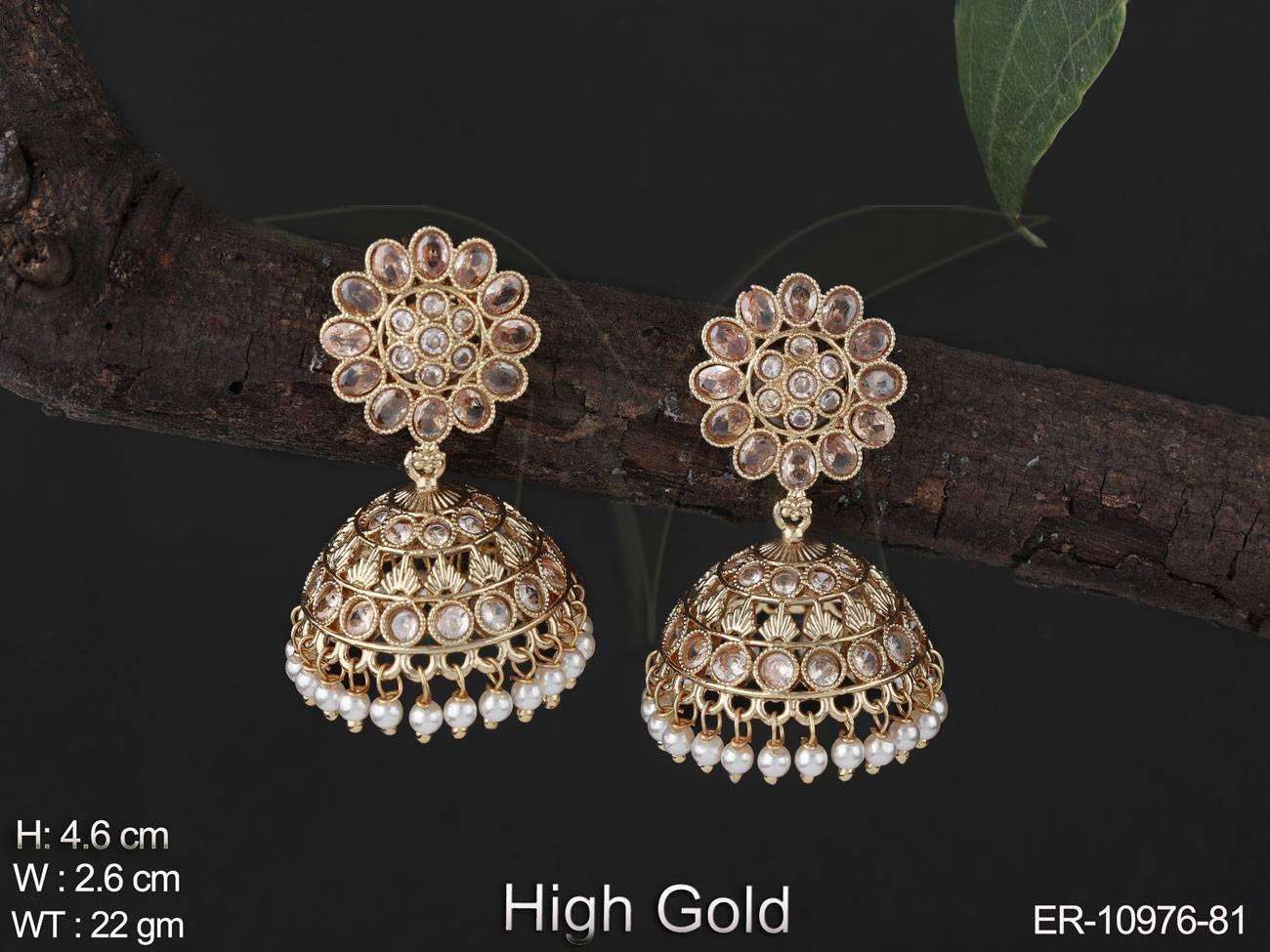 สีเหลืองใส