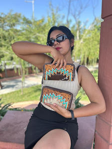 Véritable Western Style cheveux sur peau coloré usiné fourrure cuir pochette femmes conçu sac à main vente chaude usiné cuir fermeture éclair portefeuille - Product Image 3