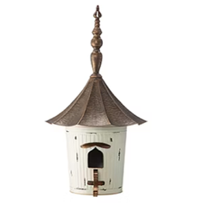 Un nichoir en métal en détresse sur un piquet de jardin décoratif, avec une entrée en forme de coeur, parfait pour la pelouse esthétique extérieure - Product Image 3