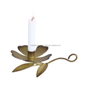 Bougeoir fleur en laiton antique pour table à dîner, bar, dîner et décoration de fête - Product Image 1