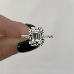 Estilo clásico corte esmeralda con piedra lateral corte redondo Moissanite joyería de compromiso Halo anillo de boda mujeres anillos de oro sólido - Product Image 2