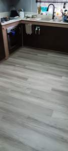 Cubierta SPC de vinilo de PVC de lujo Decoración de estilo de diseño de apartamento interior moderno de alta calidad de Vietnam - Product Image 4