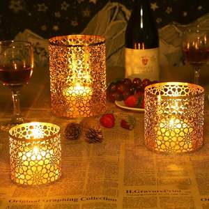 Ensemble de 3 bougeoirs de Noël de luxe en métal doré champagne personnalisables en fer et aluminium avec impression emballés dans une boîte - Product Image 1